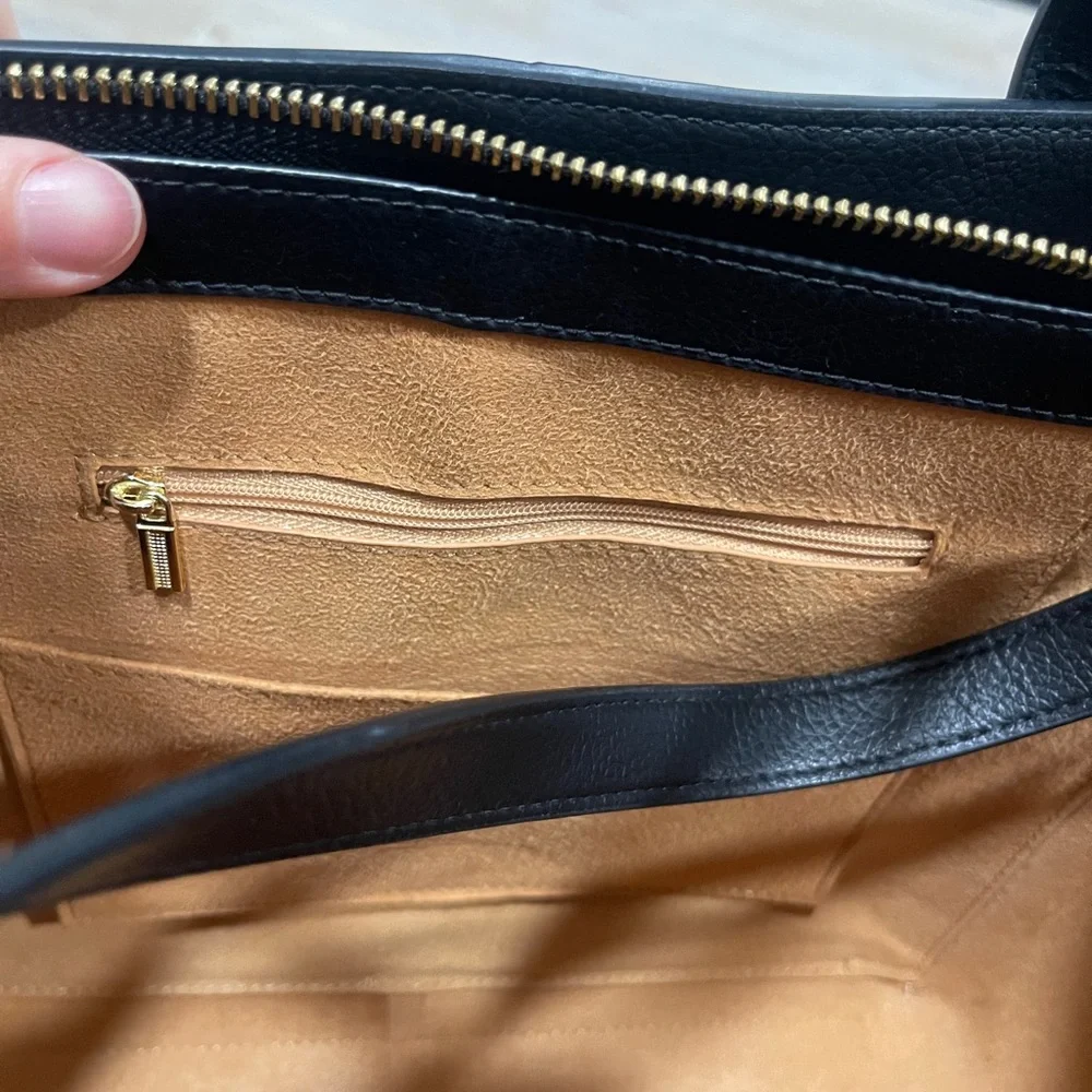 Freja New York Paloma Tote 13 – Black
Retail $368 | Excellent Condition - Picture 6 of 14